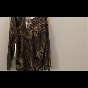 Men’s XL camouflage hunting shirt NWT
By Columbia Sportwear waterproof